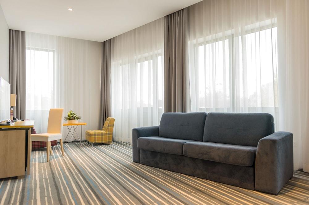 Park By Radisson & 4*