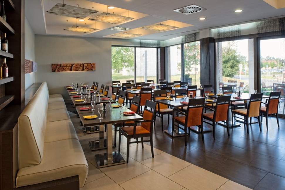 Park By Radisson & 4*